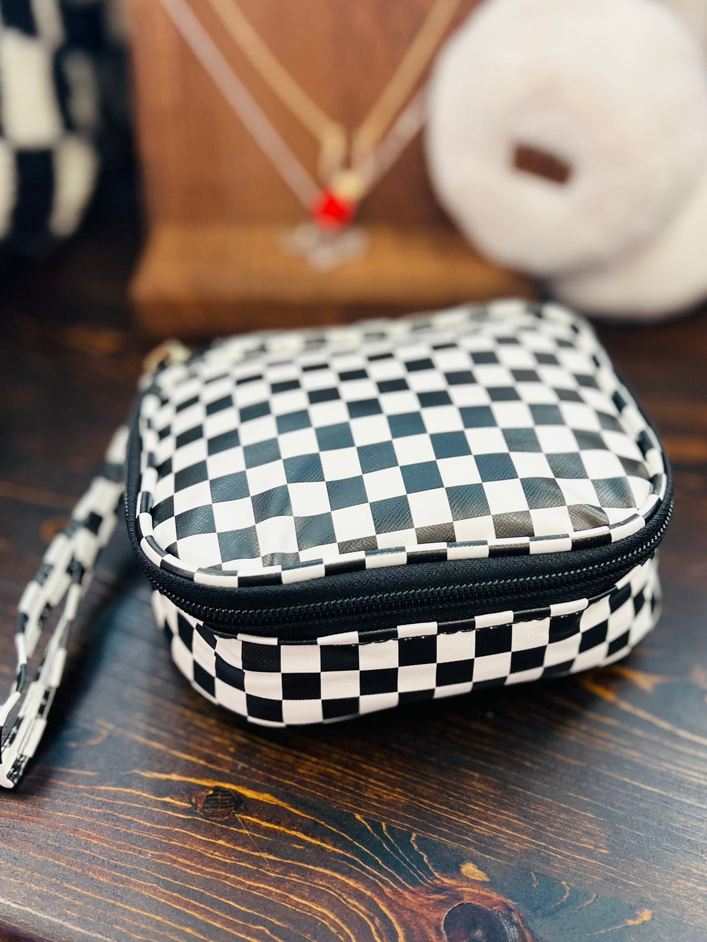 Checkered Carrying Case | gussieduponline