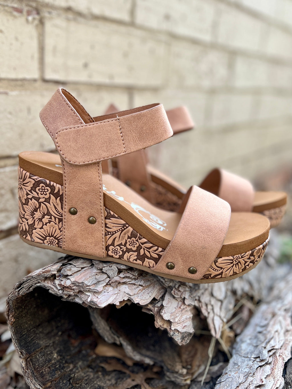 Brown platform wedge sandal. Sandals with floral wedge. Comfortable sandals. Very G sandals. Cute sandals. Neutral sandals. Boutique. Small business. Woman owned.