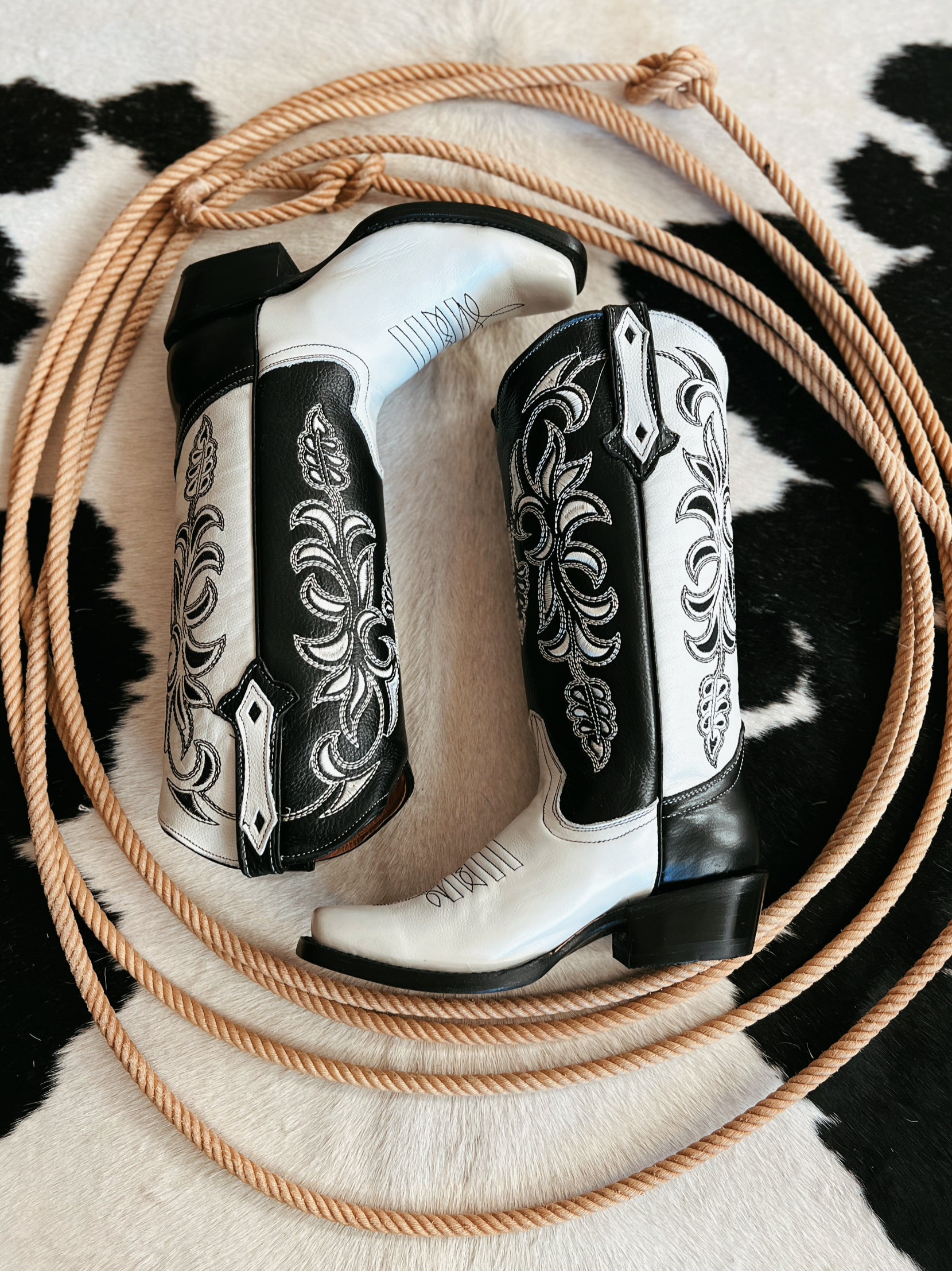 Vintage Black and White Western Boots Vintage Children main image 3