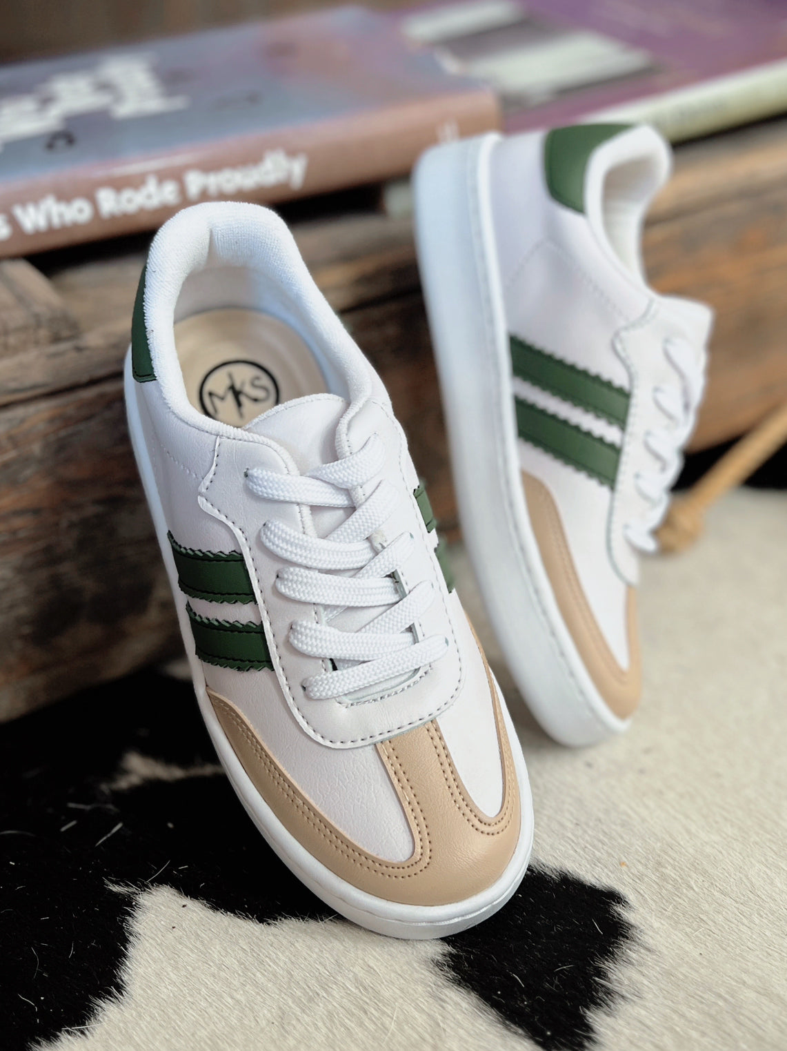 シューズ Ruler Green Sneaker | MEN and WOMEN Women's Double Stripe Green Sneakers | Gussied Up Online Boutique
