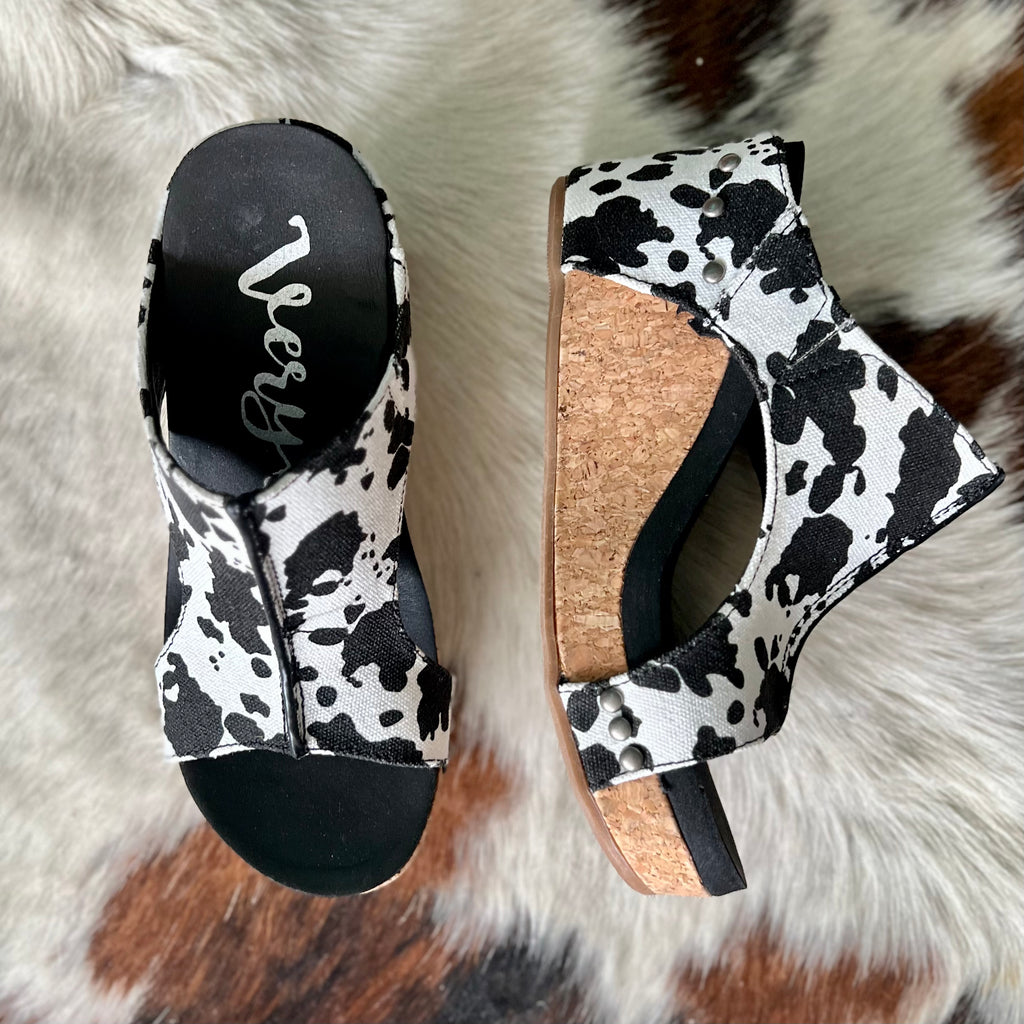 Besito Black And White Cow Wedges* | gussieduponline