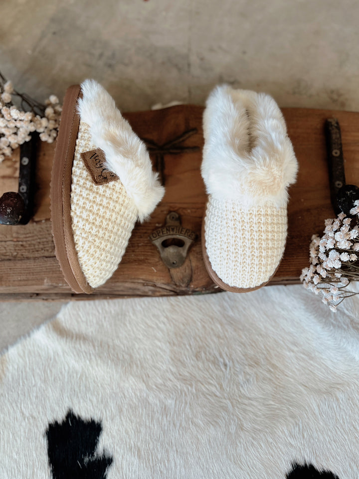 Very G White Sweater Knit Fuzzy Slippers | gussieduponline