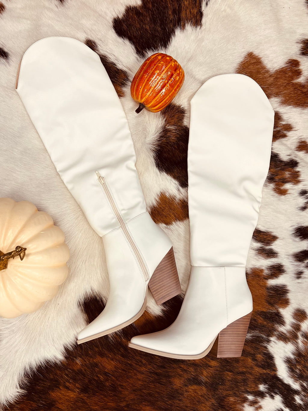 Let the lights dim and show off your style in these knee-high, white embroidered stitched cowboy boots. The 3.5" heel and 15.75" in total height give you the perfect mix of comfort and class - now all you need is somewhere to dance the night away!  These boots run small so I would size up!!