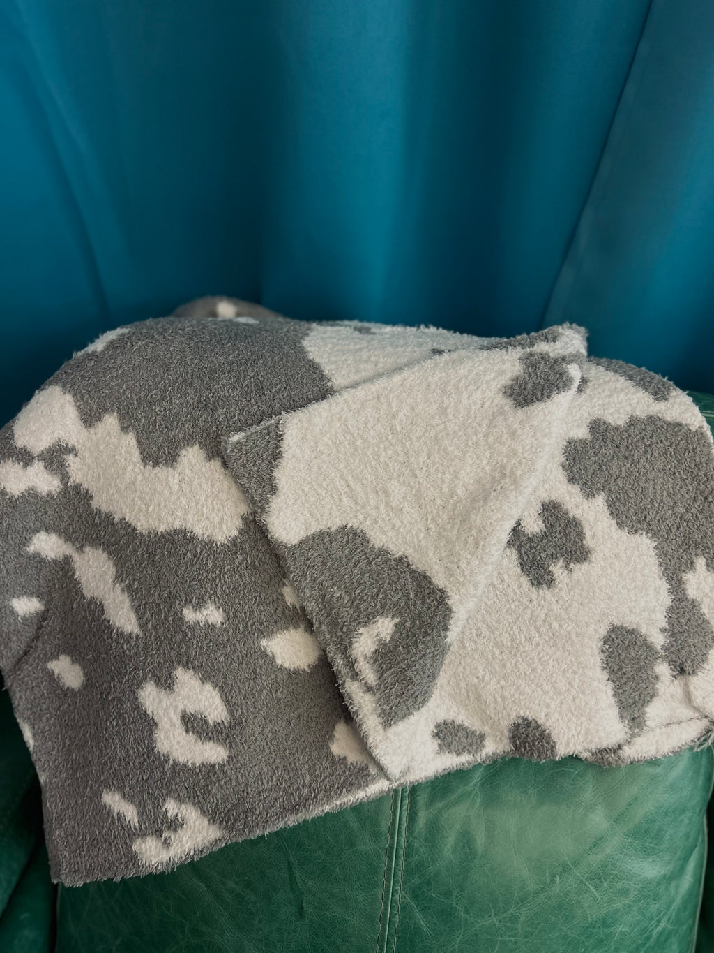 Super Soft Cow Print Throw Blanket - 2 Colors
