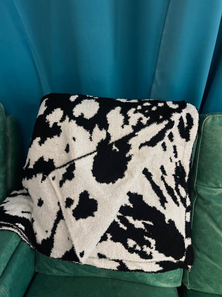 Super Soft Cow Print Throw Blanket - 2 Colors
