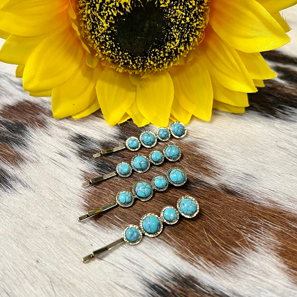 Add a touch of bohemian style to your look with this set of four turquoise goddess hair pins. Crafted with a gold pin and four turquoise stones in two different sizes to give you a variety of styling options. Enjoy a unique, effortless look.
