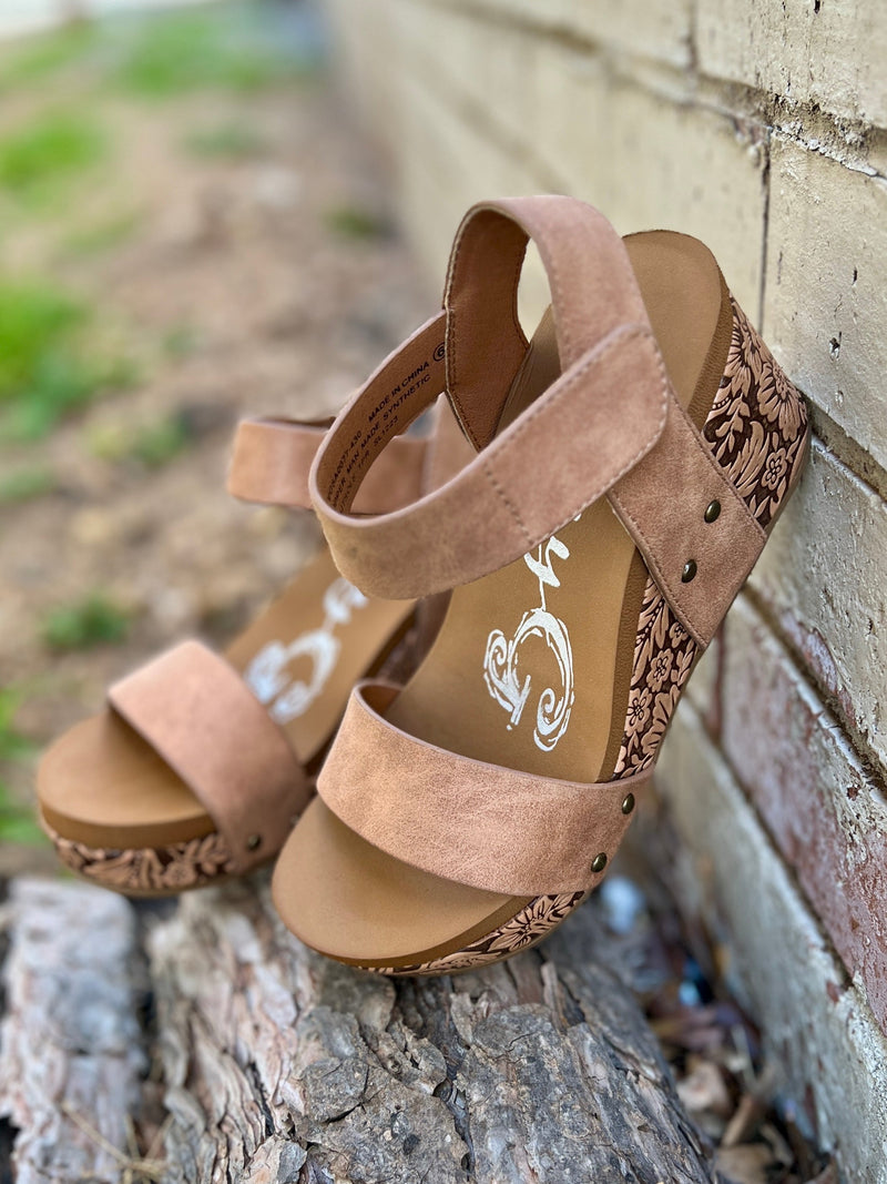 Brown platform wedge sandal. Sandals with floral wedge. Comfortable sandals. Very G sandals. Cute sandals. Neutral sandals. Boutique. Small business. Woman owned.