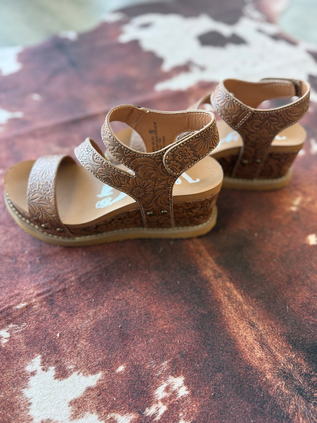 Very G Tan Verde Trail Wedges