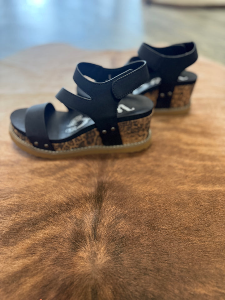 Very G Black Verde Trail Leopard Wedges