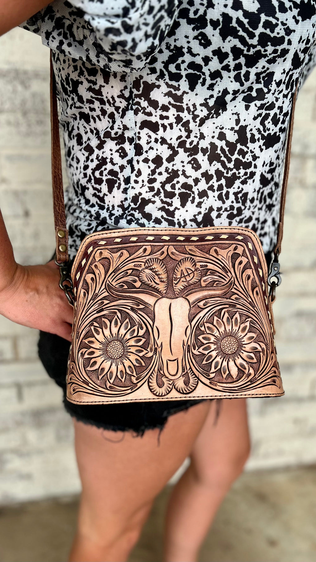 Longhorn Country Tooled Leather Bag | gussieduponline