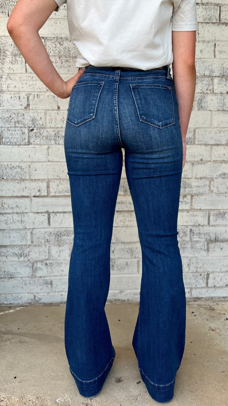 The Judy Booty Trouser Jeans will give you the stylish boost you need, no booty call required! This high-waisted, button-fly denim is a classic trouser flare that'll make your legs look miles long - a total bombshell look! The dark denim goes with pretty much anything, and with a 32" inseam, you can feel confident and look fabulous!