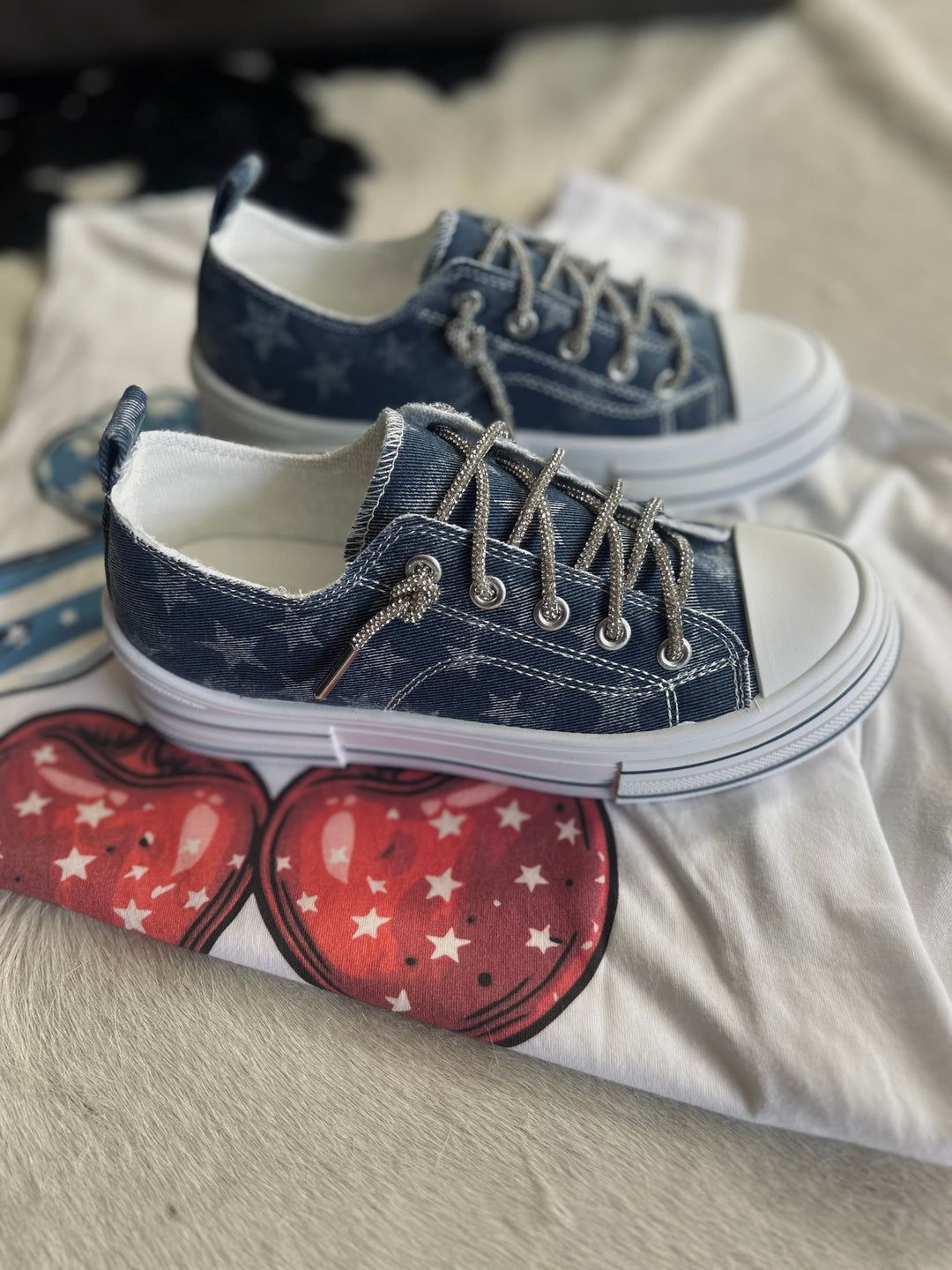 Very Independent Aman Navy Star Sneakers*