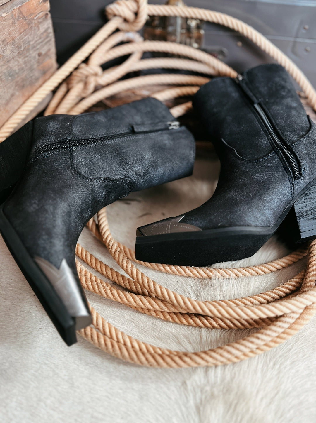 Jimi Black Booties | gussieduponline