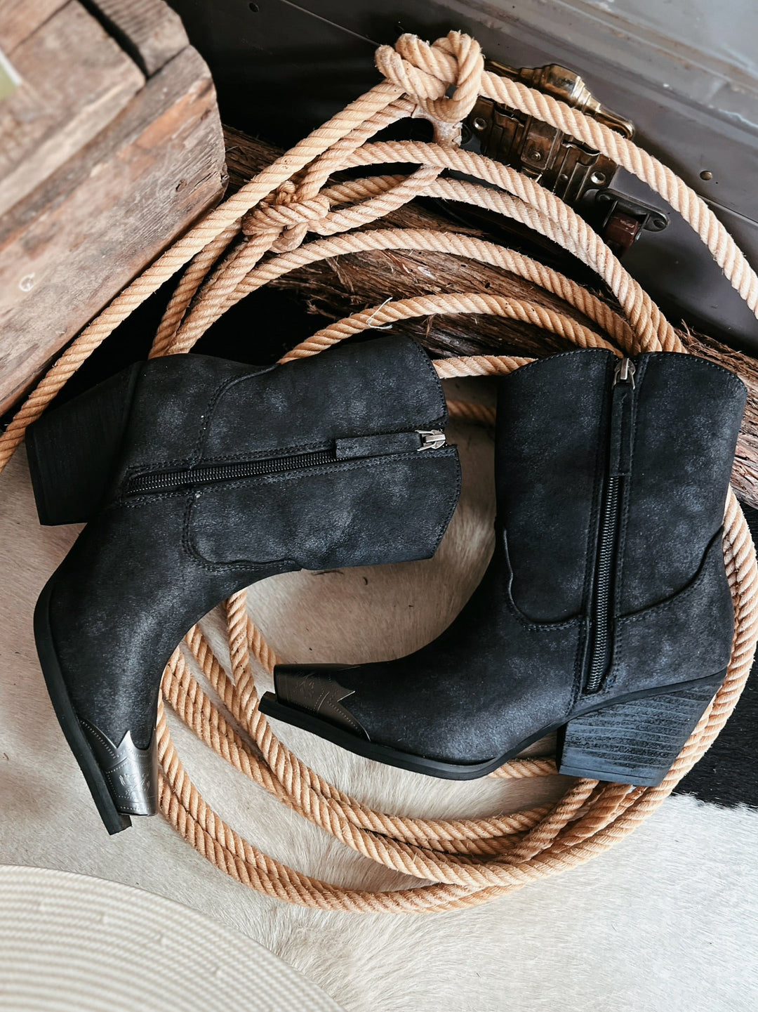 Jimi Black Booties | gussieduponline