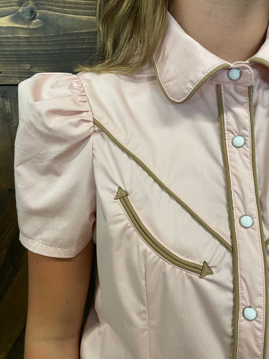 L&B Pink Contrast Arrow Pearl Snap Puff Sleeve Top