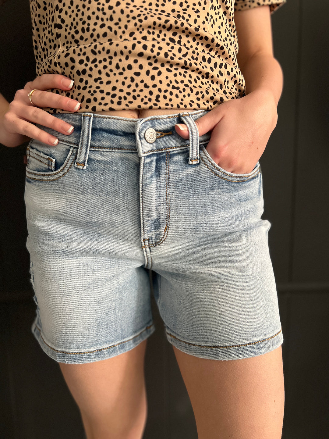 Mid Rise Vintage Wash Dad Shorts*