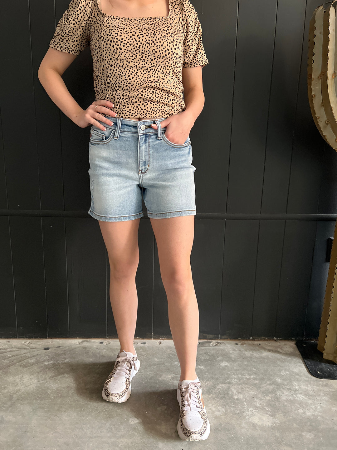 Mid Rise Vintage Wash Dad Shorts*