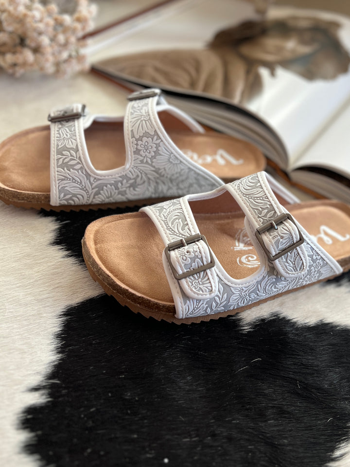 Berry Comfort White Grey Sandals