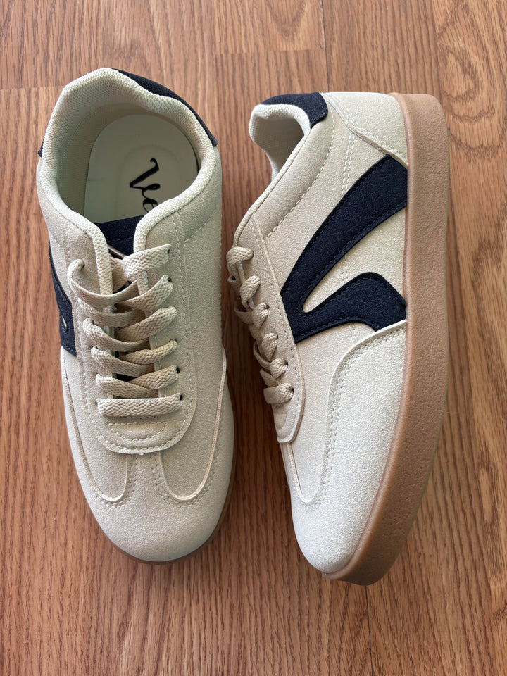 Very G Retro Beige Sneakers