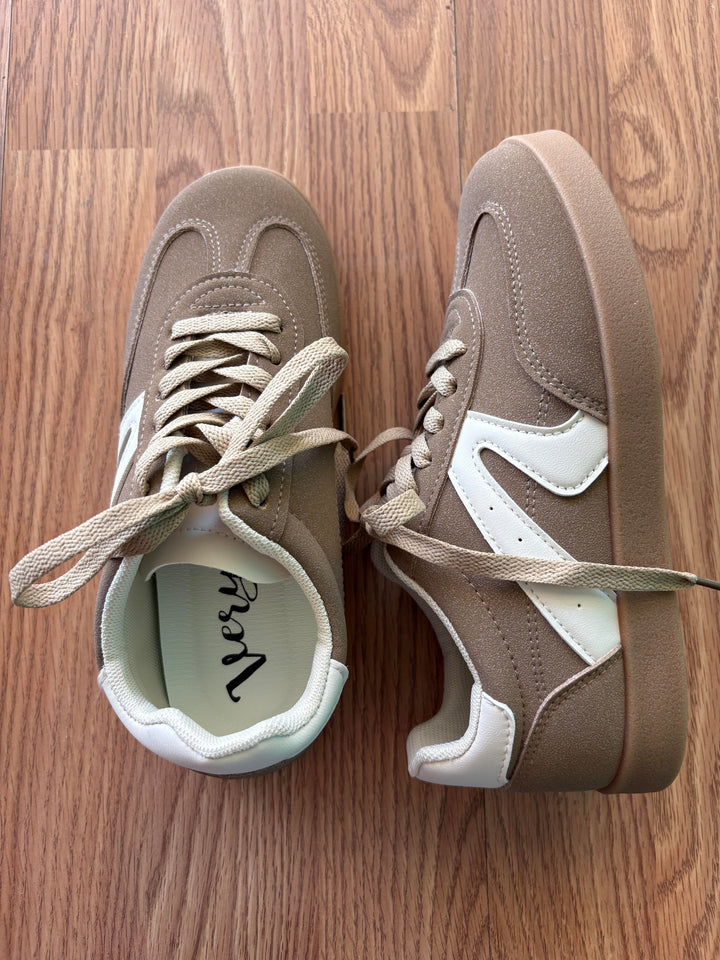 Very G Retro Brown Sneakers