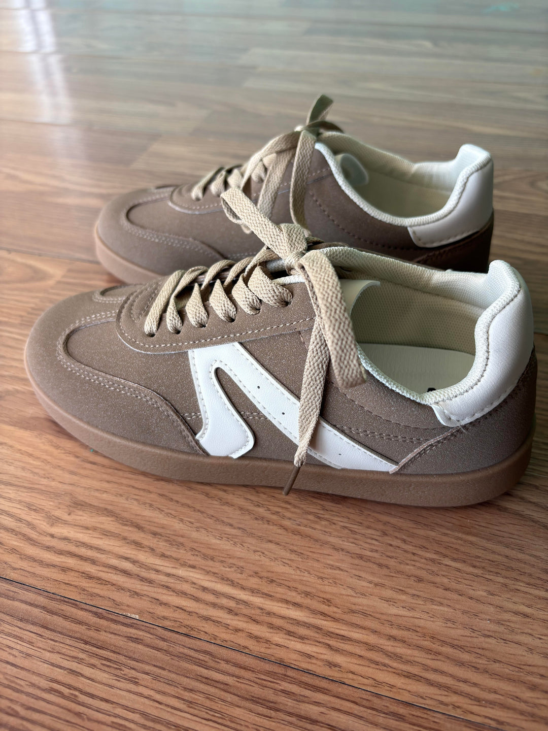 Very G Retro Brown Sneakers