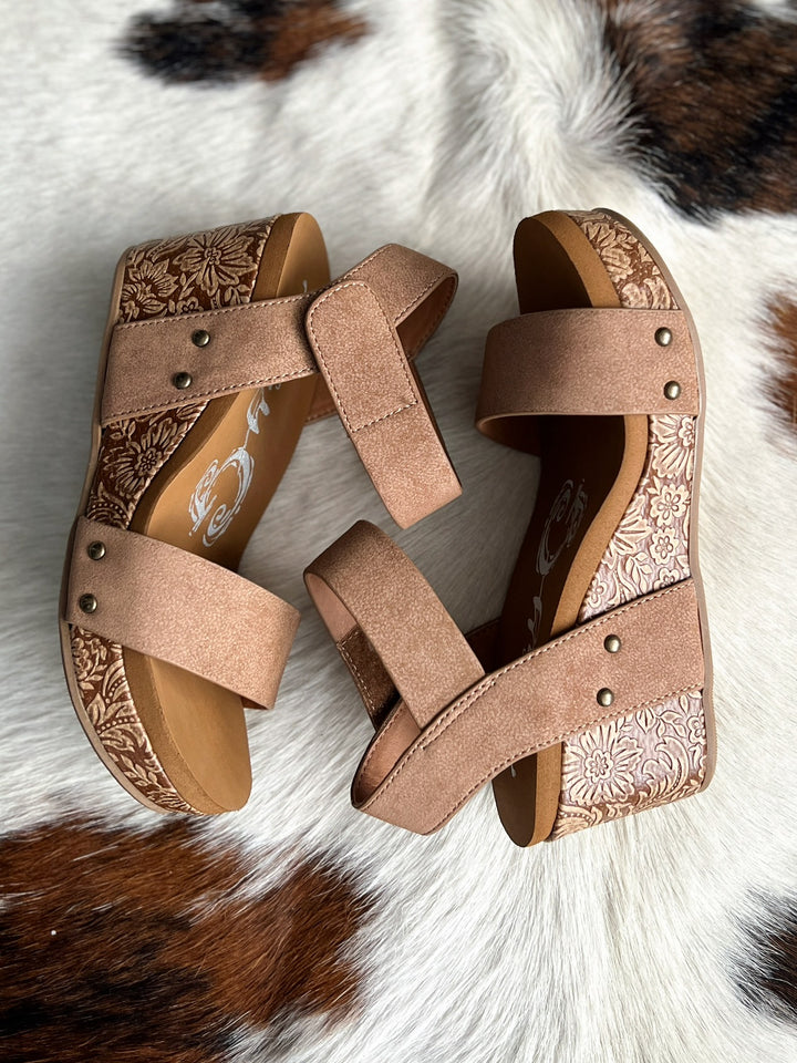 Very G Rich Light Tan Flower Wedge*