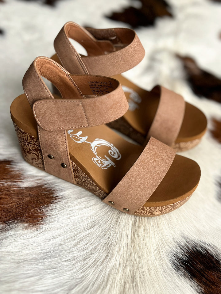 Very G Rich Light Tan Flower Wedge*