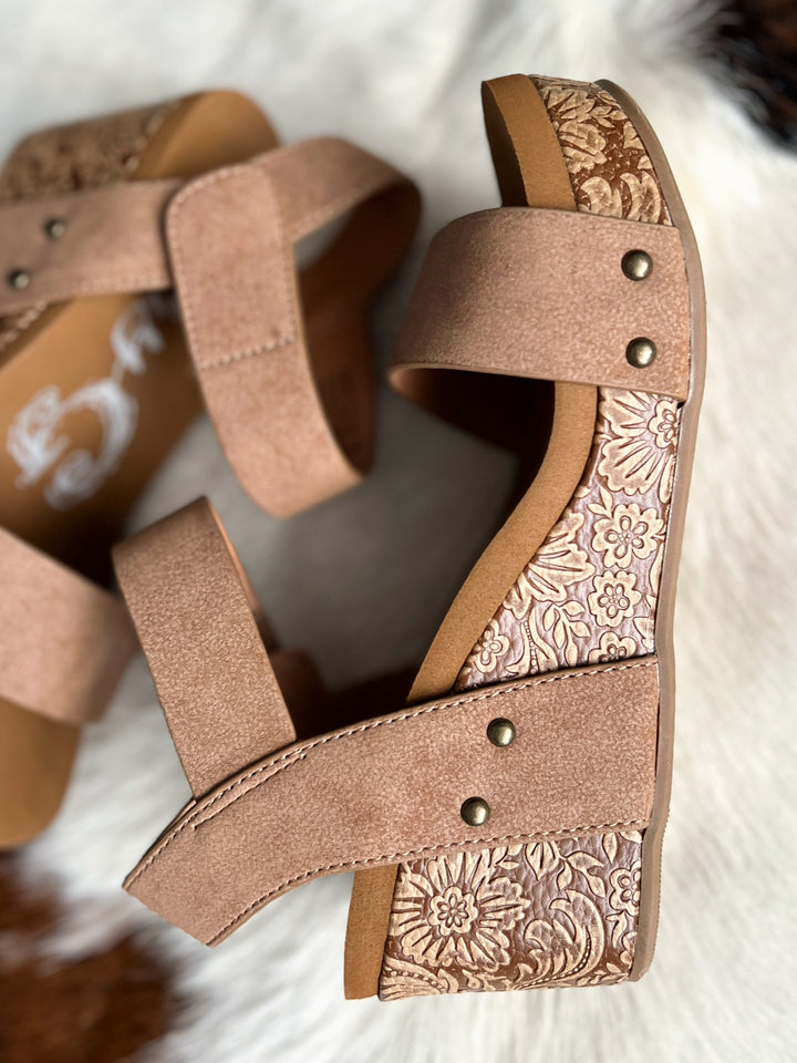Very G Rich Light Tan Flower Wedge*