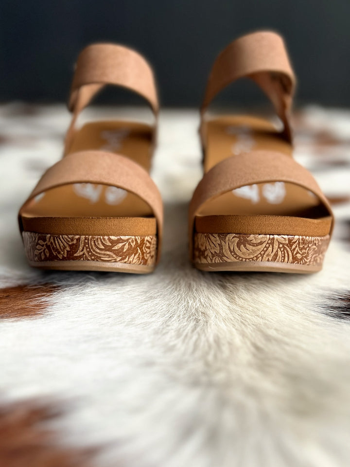 Very G Rich Light Tan Flower Wedge*