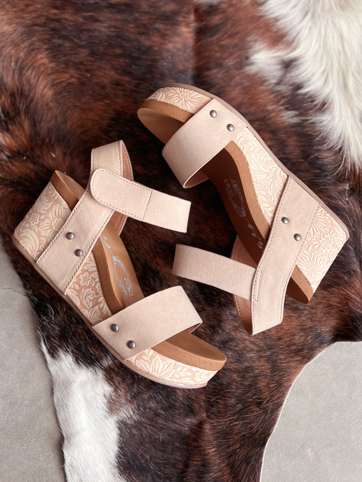 Very G Rich Nude Flower Wedge*