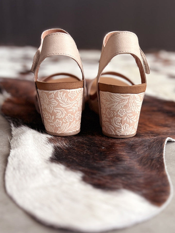 Very G Rich Nude Flower Wedge*