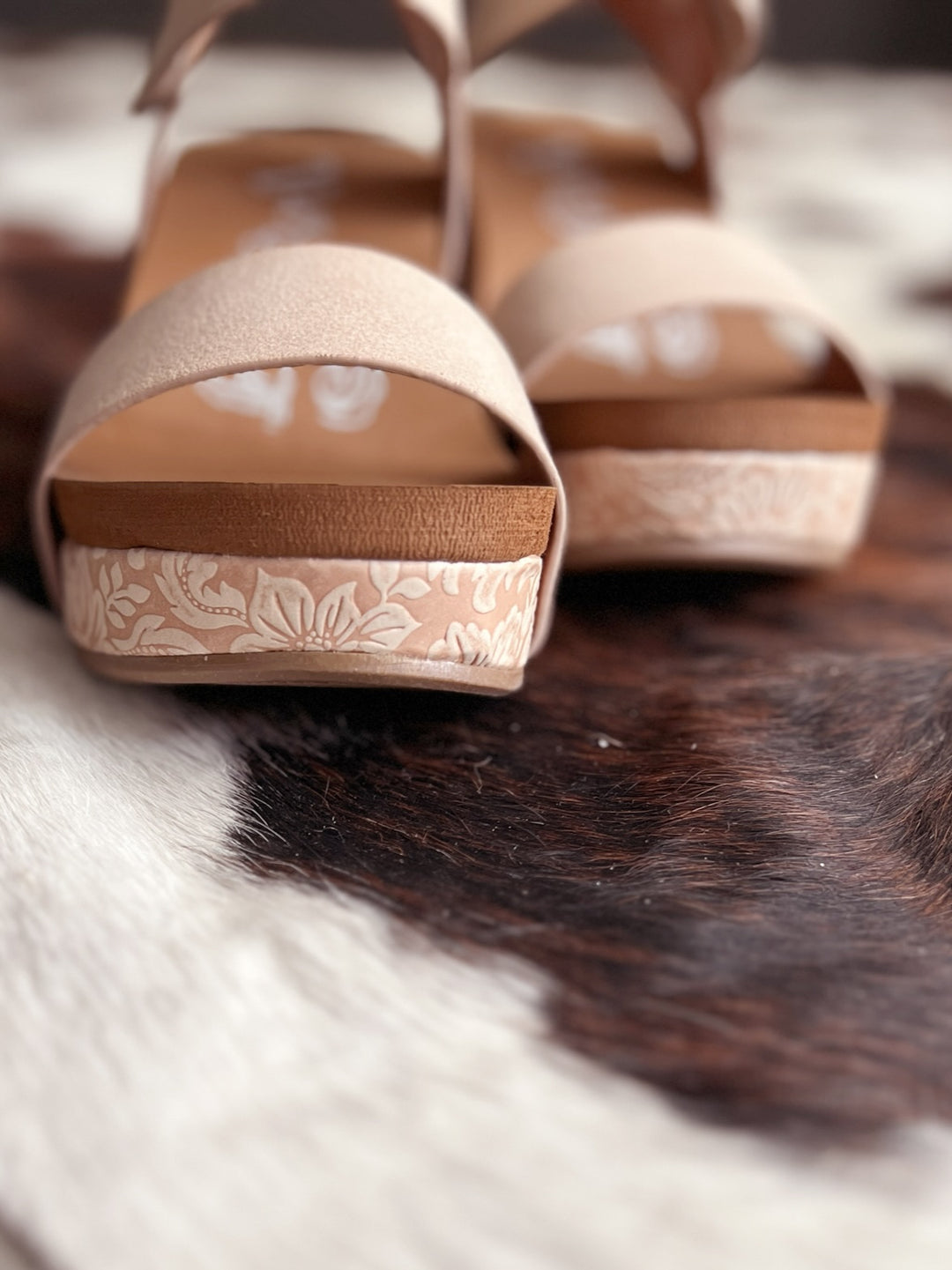 Very G Rich Nude Flower Wedge*