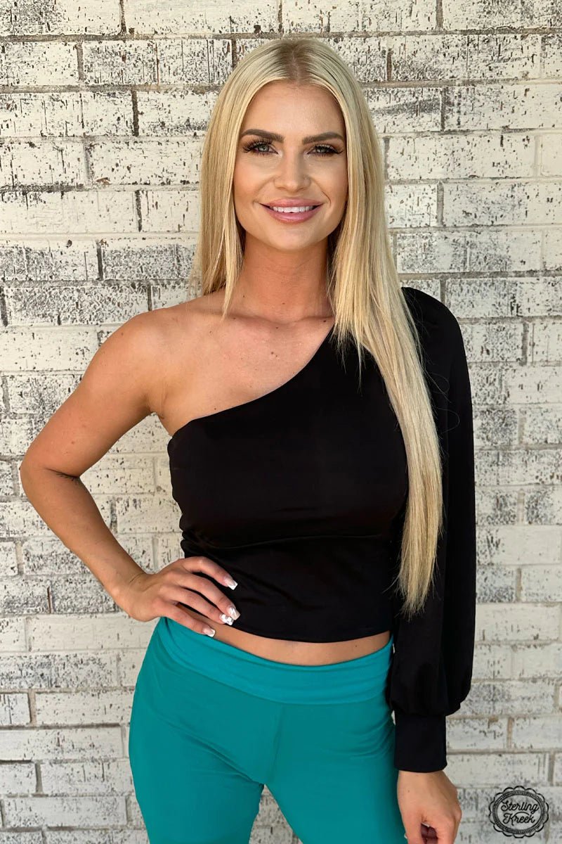 Make a statement in the On The Horizon Top Black! This unique one-shoulder design will have heads turning, and the long bubble sleeve and long crop make it a showstopper. Go above and beyond with a look that's truly on the horizon!  95% POLYESTER 5% SPANDEX