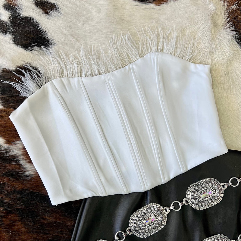 This Feathered Corset Top is a must-have piece for adding a stylish and glam touch to any outfit. Crafted from 100% Polyester, it is lightweight and comfortable. Featuring eyehook closure and beautiful feathers, it is available in white or black. Perfect for day-to-night looks.