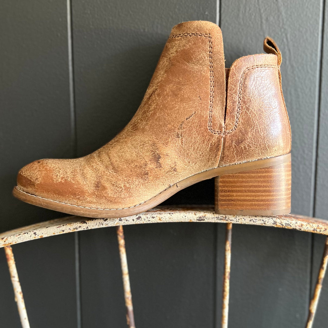Win Doe Tan Booties* | gussieduponline