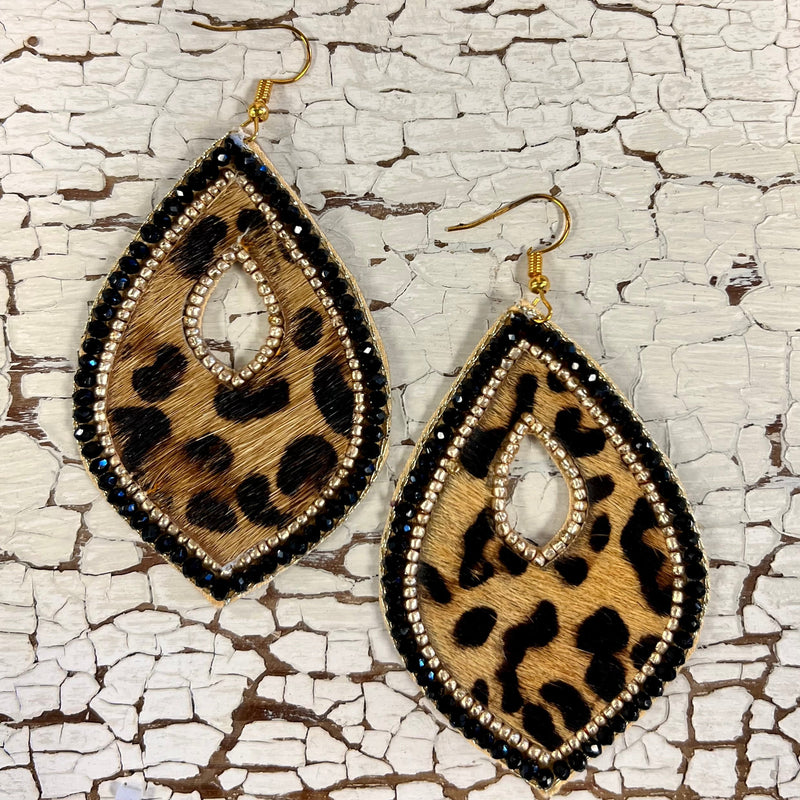 The Hear Me Roar Leopard Water Drop Earrings are flashy. The earrings are Leopard Hide with black and gold beaded accents. The 3" Water Drop Design are the perfect size. 